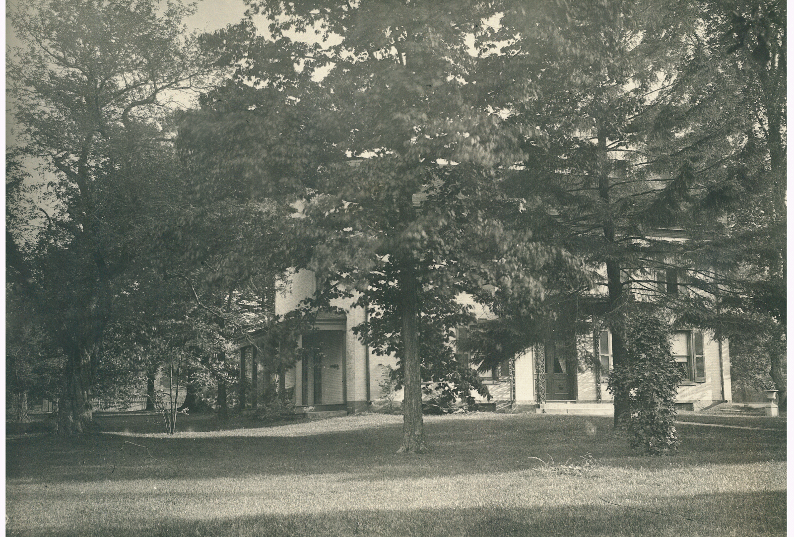 Elston Homestead ca. 1900 when the front door opened onto Main Street, prior to the remodeling by Henry Wallace