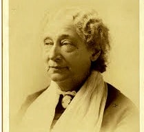 Zerelda Wallace as an older woman; she has gray or white hair and a plump face