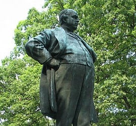 A bronze statue of Robert Ingersoll, "The Great Agnostic." He is portly and has his hands on his hips.